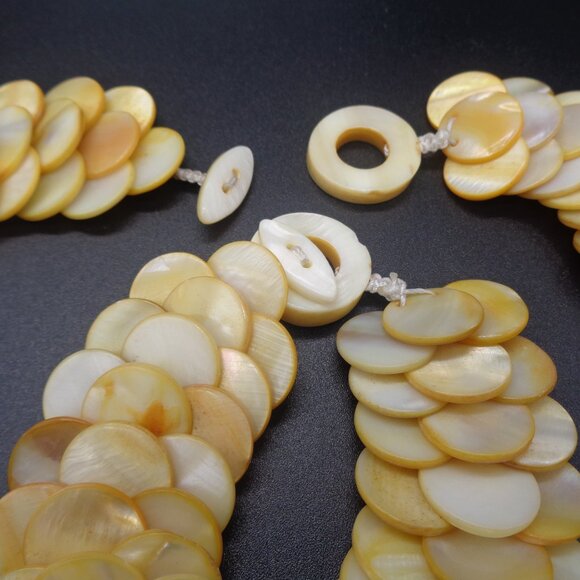 Vtg Handmade Hawaiian Golden MOTHER OF PEARL Disc NECKLACE & BRACELET Set - Picture 5 of 7